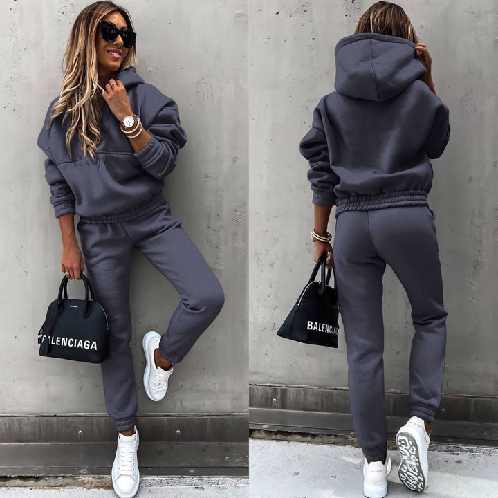 Survêtement tendance pour femmes avec sweat à capuche et jogging