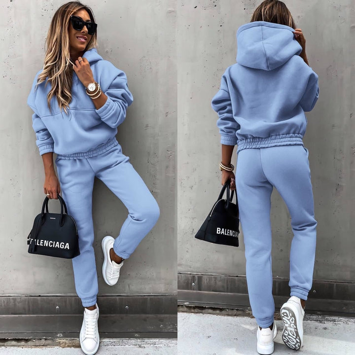 Survêtement tendance pour femmes avec sweat à capuche et jogging