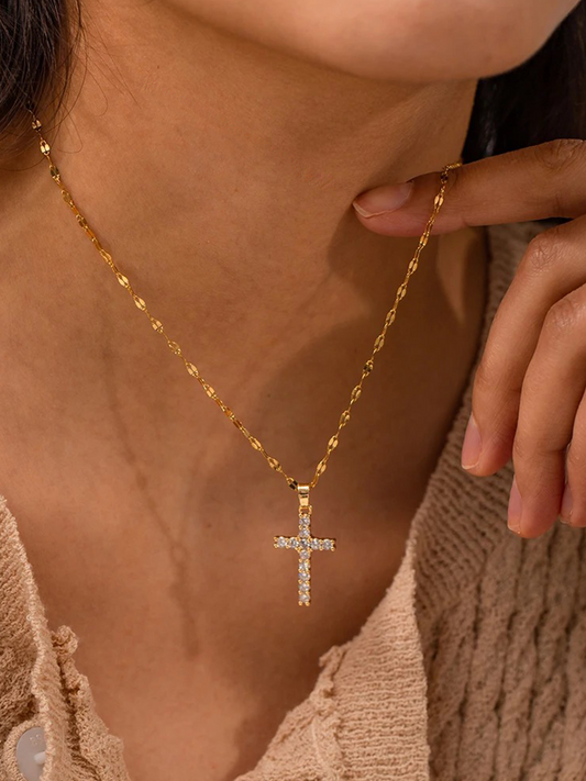 Leontina | Fijn Goudkleurig Collier met Zirkonia Kruishanger