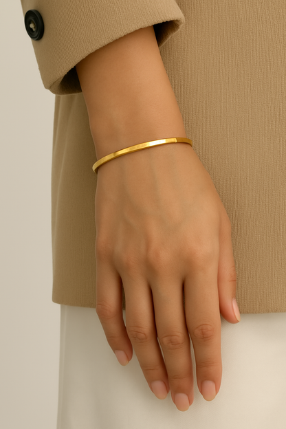 Margrit | Minimalistische Gehamerde Bangle Armband