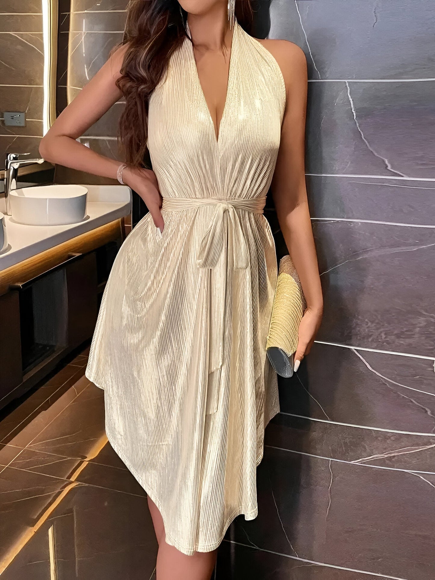 Elegante Beige Dames Cocktail Mini Jurk met Halternek en Strikdetail