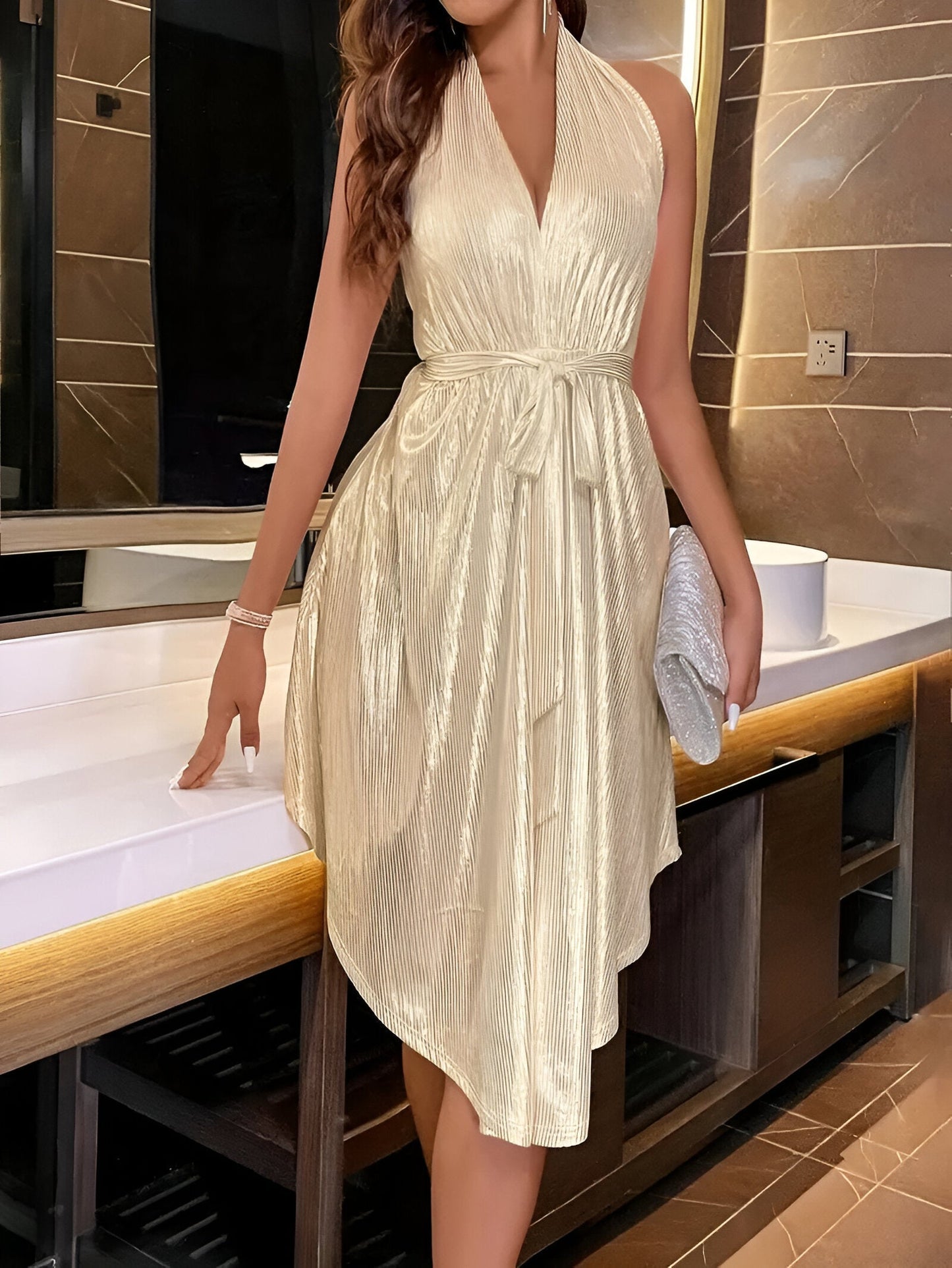 Elegante Beige Dames Cocktail Mini Jurk met Halternek en Strikdetail