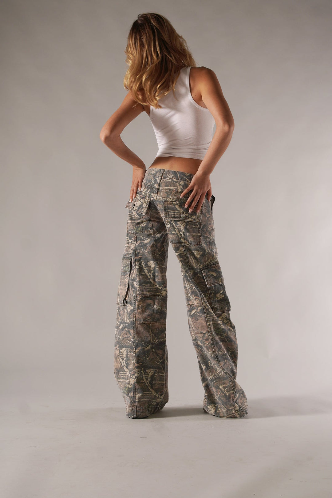 Anni | Pantalon cargo utilitaire avec imprimé camouflage