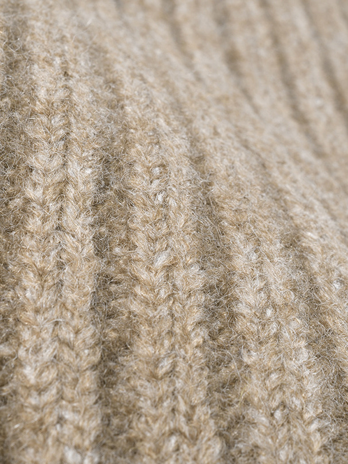 Zachte Winterse Dames Gebreide Muts van Wol met Rib Structuur