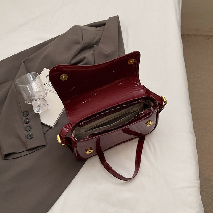 Tira | Glanzende Schoudertas met Golvend Design