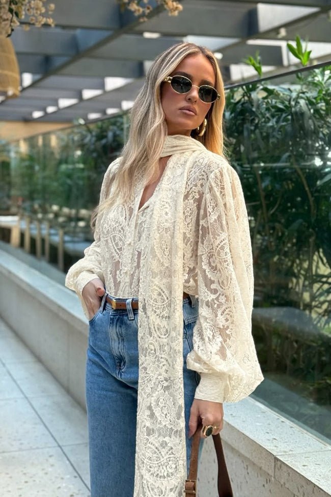 Dunja | Witte Blouse Dames - Doorzichtige Kanten Accenten, Romantisch Strikdetail 6