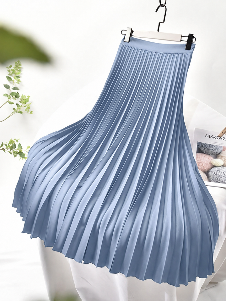 Levi | Shiny pleated skirt with high waist