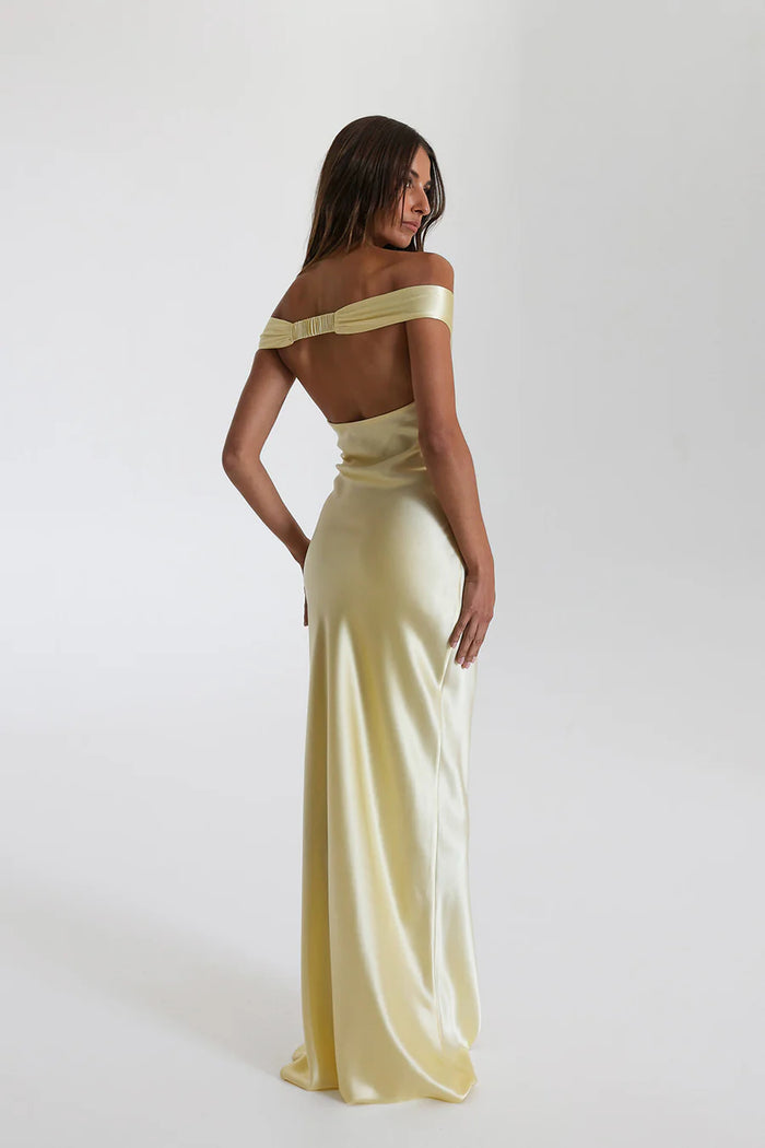 Ceci | Elegante Satijnen Avondjurk met Off-Shoulder Design