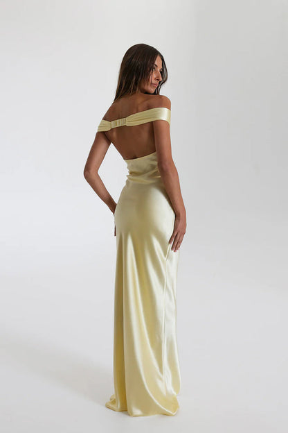 Ceci | Elegante Satijnen Avondjurk met Off-Shoulder Design