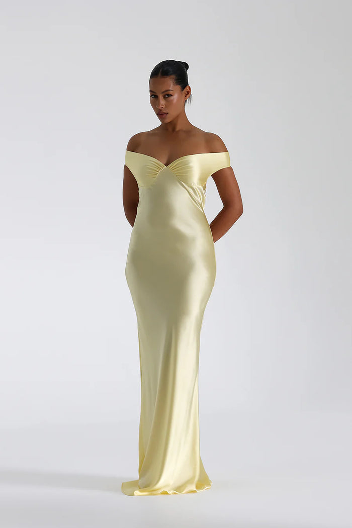 Ceci | Elegante Satijnen Avondjurk met Off-Shoulder Design