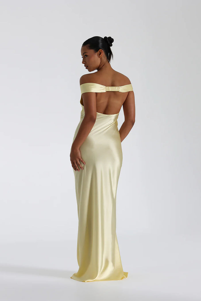 Ceci | Elegante Satijnen Avondjurk met Off-Shoulder Design