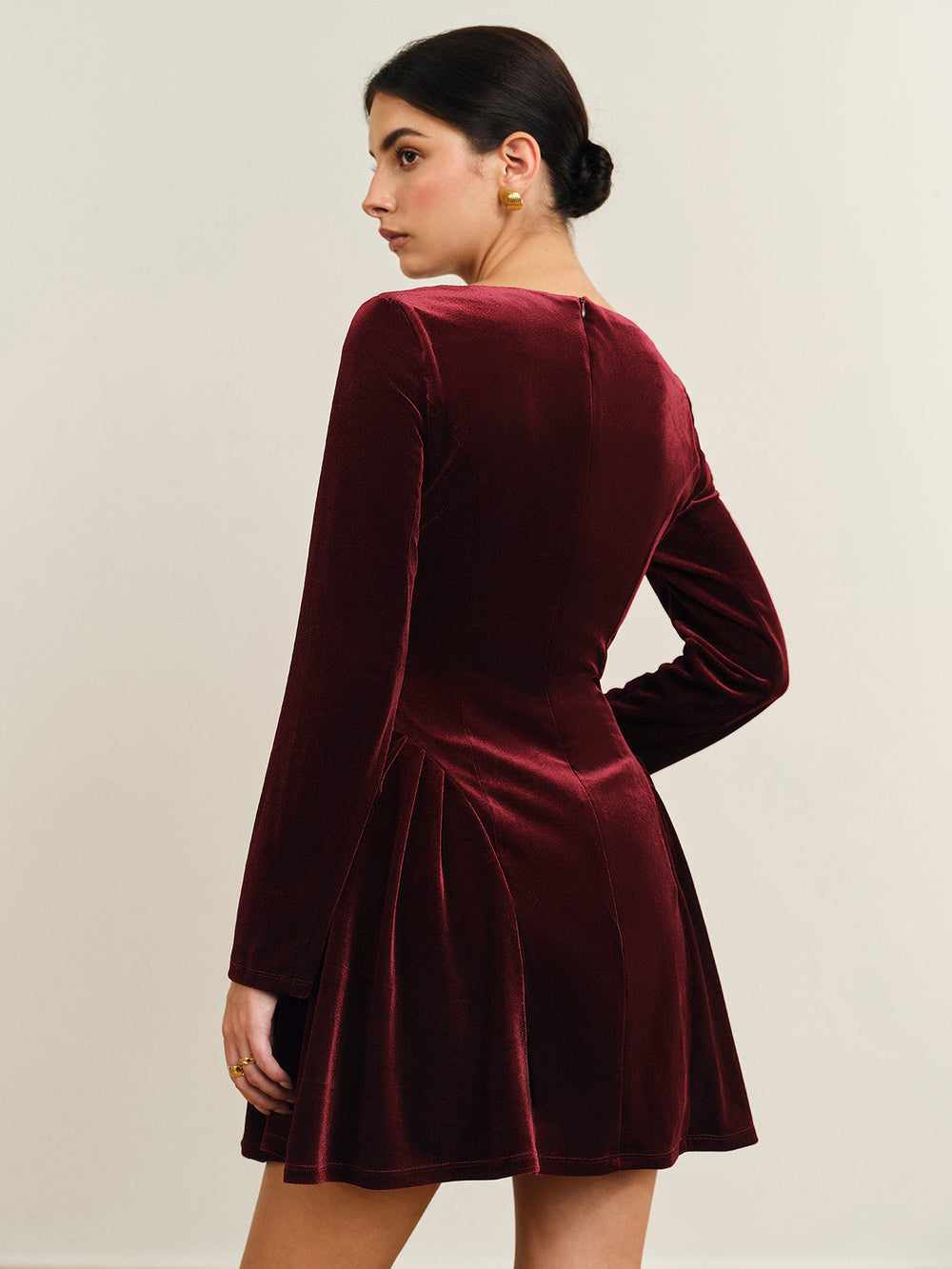 Elegant Red A-line Velvet Women's Mini Dress with Long Sleeves