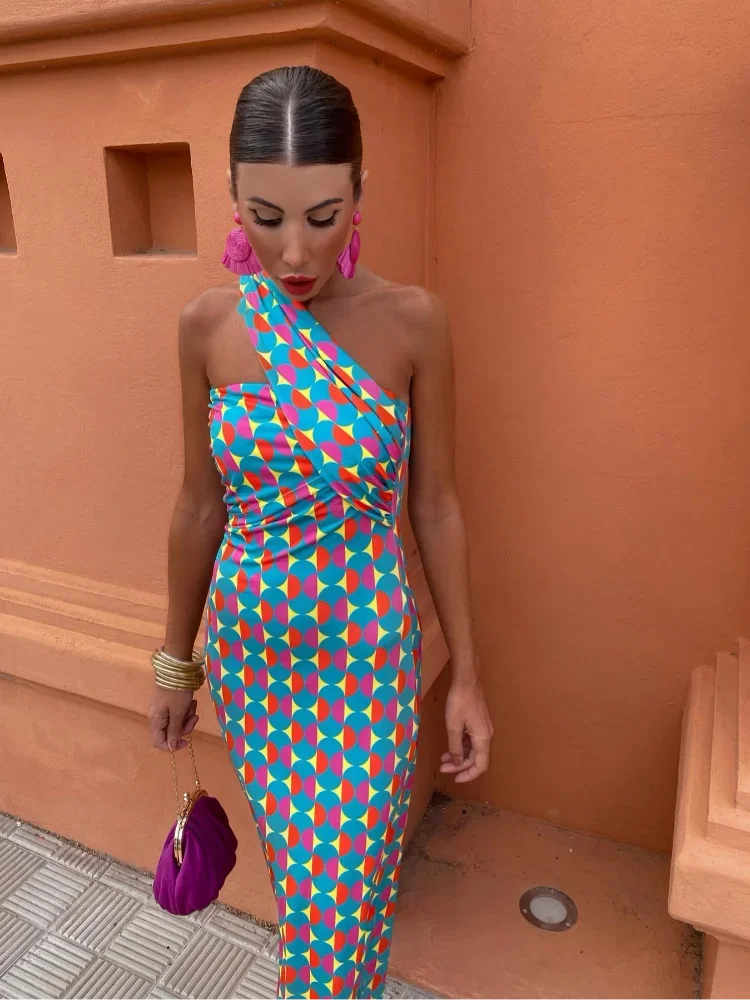 Przewiewna letnia damska sukienka midi z jednym ramieniem i nadrukiem