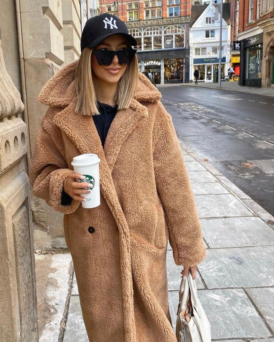 Zachte oversized dames winterjas met lange teddy pasvorm