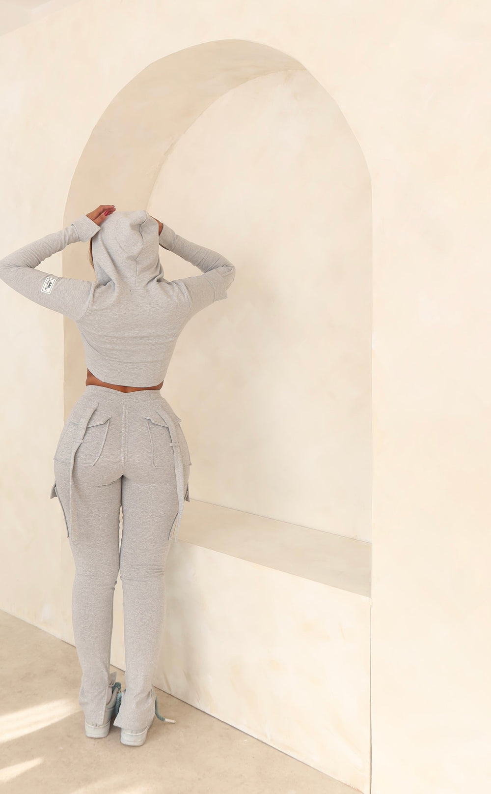 Casual Women's Loungewear Set with Cropped Hoodie and Joggers