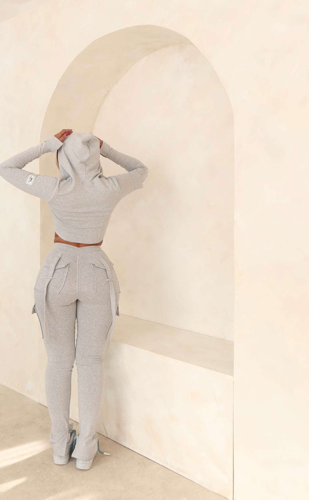 Ensemble Décontracté de Loungewear pour Femme avec Hoodie Court et Pantalon de Jogging