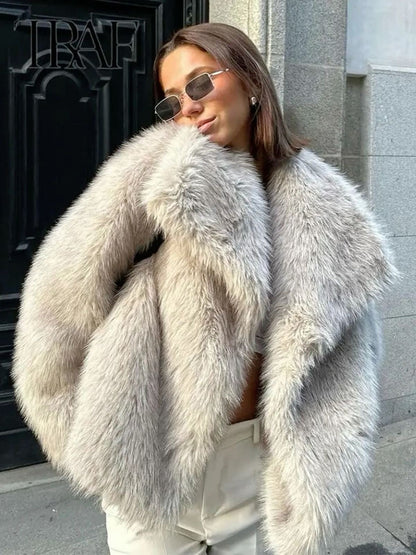 Luxe zachte dames jas met elegant faux fur design