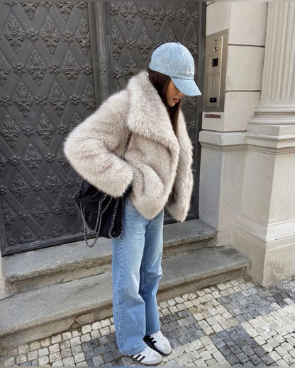 Luxe zachte dames jas met elegant faux fur design
