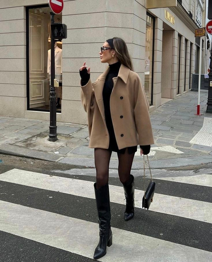 Chique elegante dames jas met korte getailleerde pasvorm