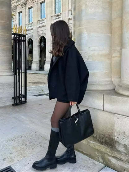 Chique elegante dames jas met korte getailleerde pasvorm