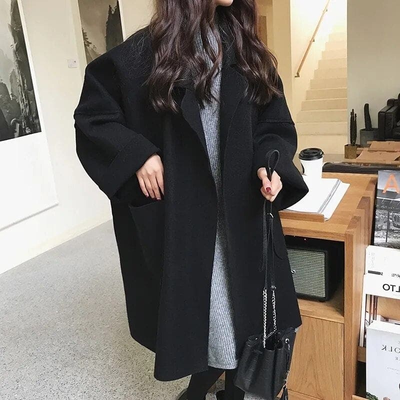 Oversized Elegant Women's Wool Coat with Large Pockets