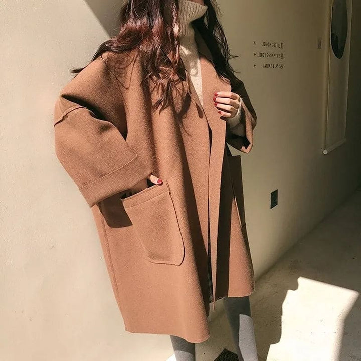 Oversized Elegant Women's Wool Coat with Large Pockets