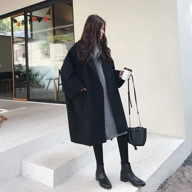 Oversized Elegant Women's Wool Coat with Large Pockets