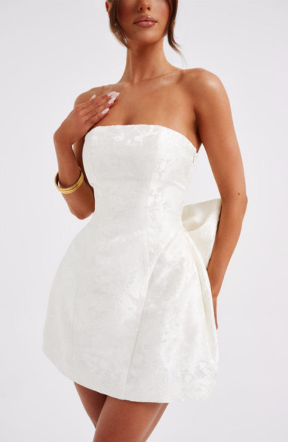 Yanci | Luxe Strapless Mini Jurk met Strikdetail