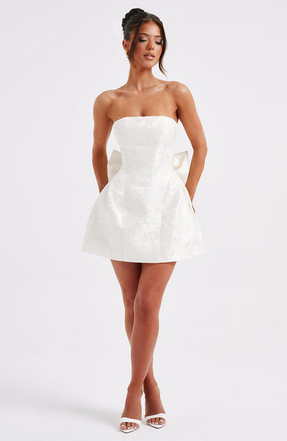 Yanci | Luxe Strapless Mini Jurk met Strikdetail