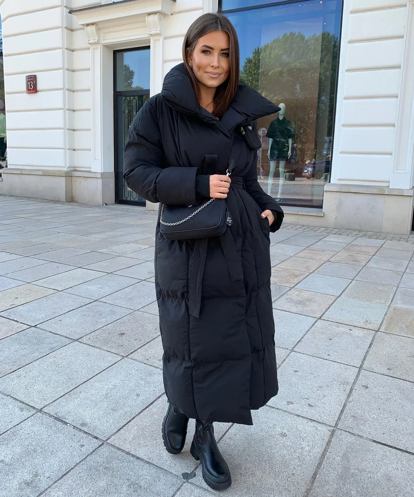 Lange Dames Puffer Winterjas met Ceintuur en Hoge Kraag