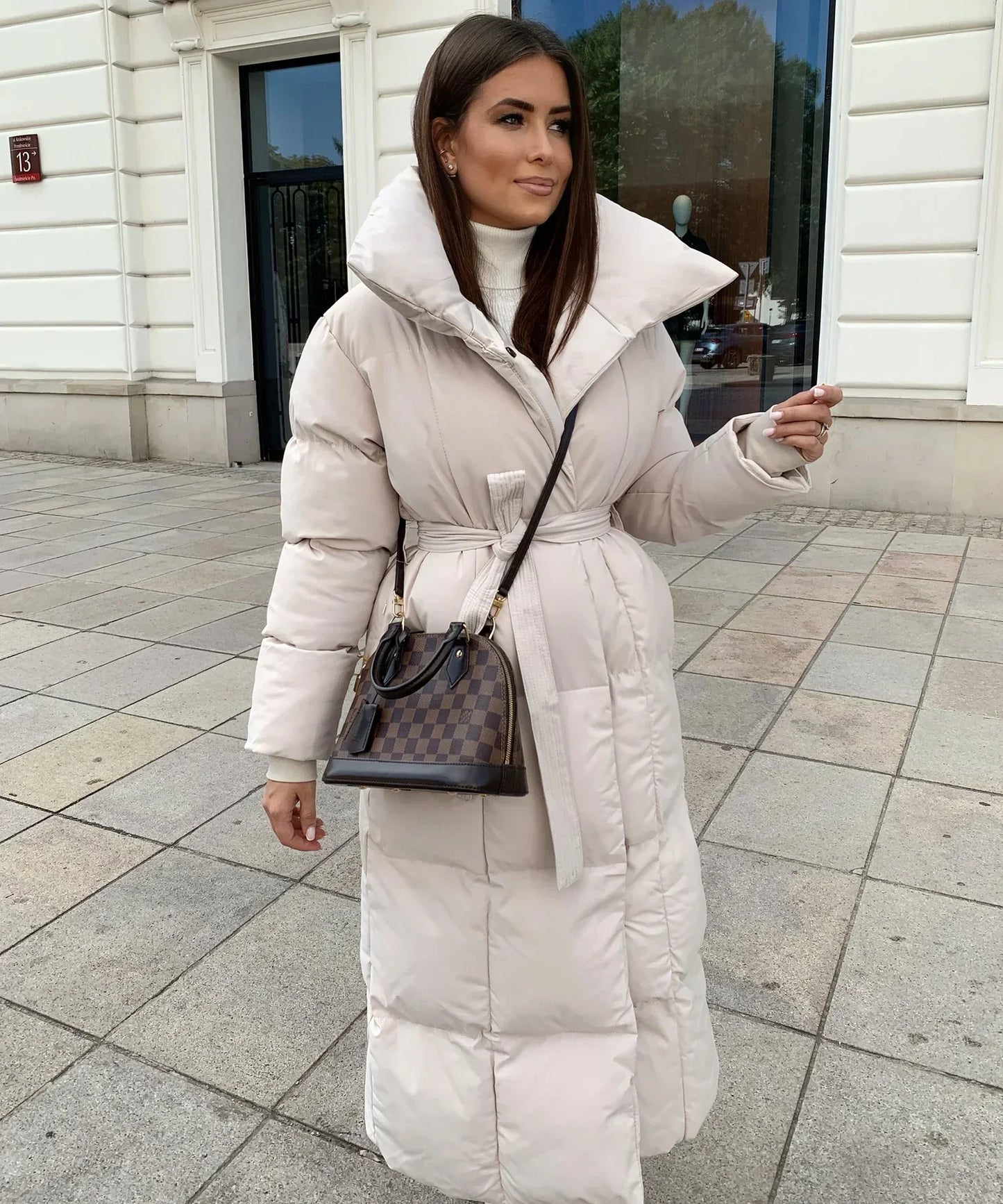 Lange Dames Puffer Winterjas met Ceintuur en Hoge Kraag