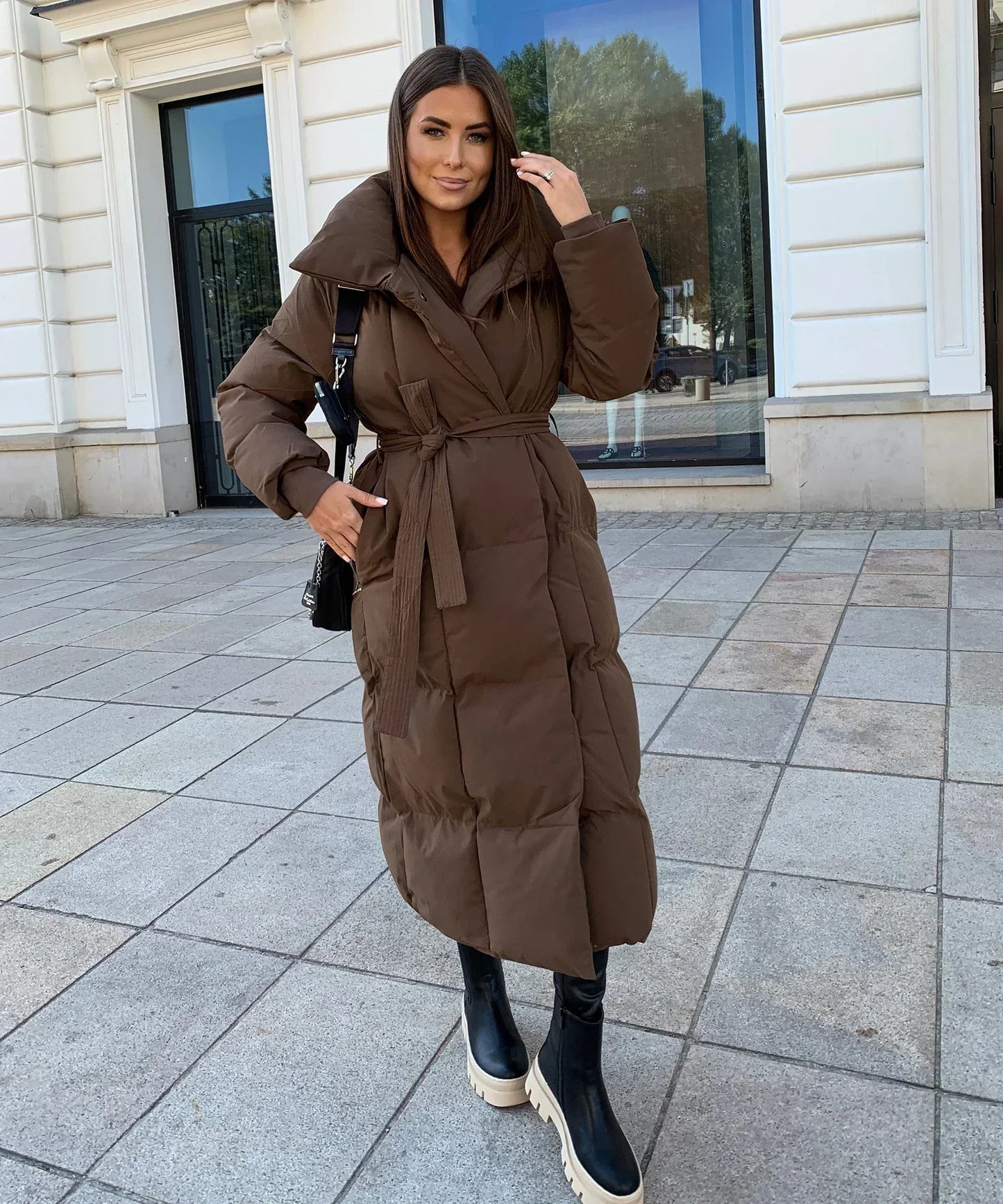 Lange Dames Puffer Winterjas met Ceintuur en Hoge Kraag