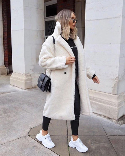Zachte oversized dames winterjas met lange teddy pasvorm