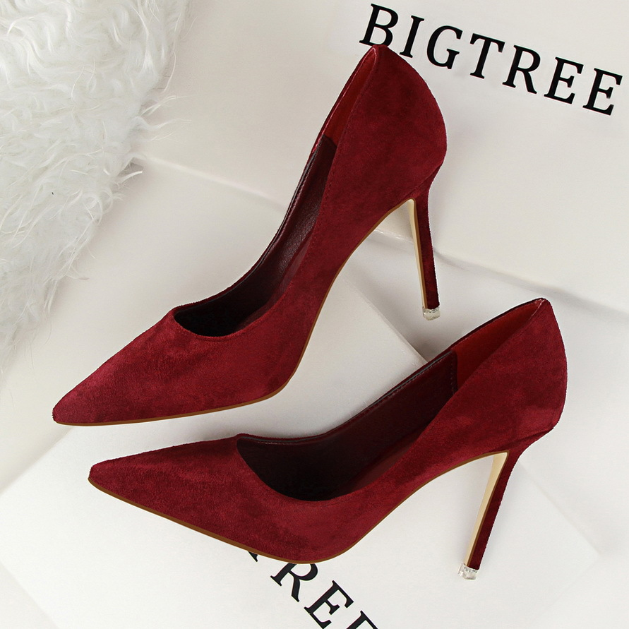 Elegant suede-look women's pumps with pointed toe and stiletto heel