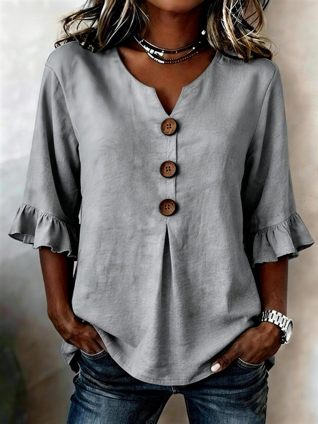 Soepelvallende Linnenlook Dames Blouse met Houtlook Knopen en Volantmouwen
