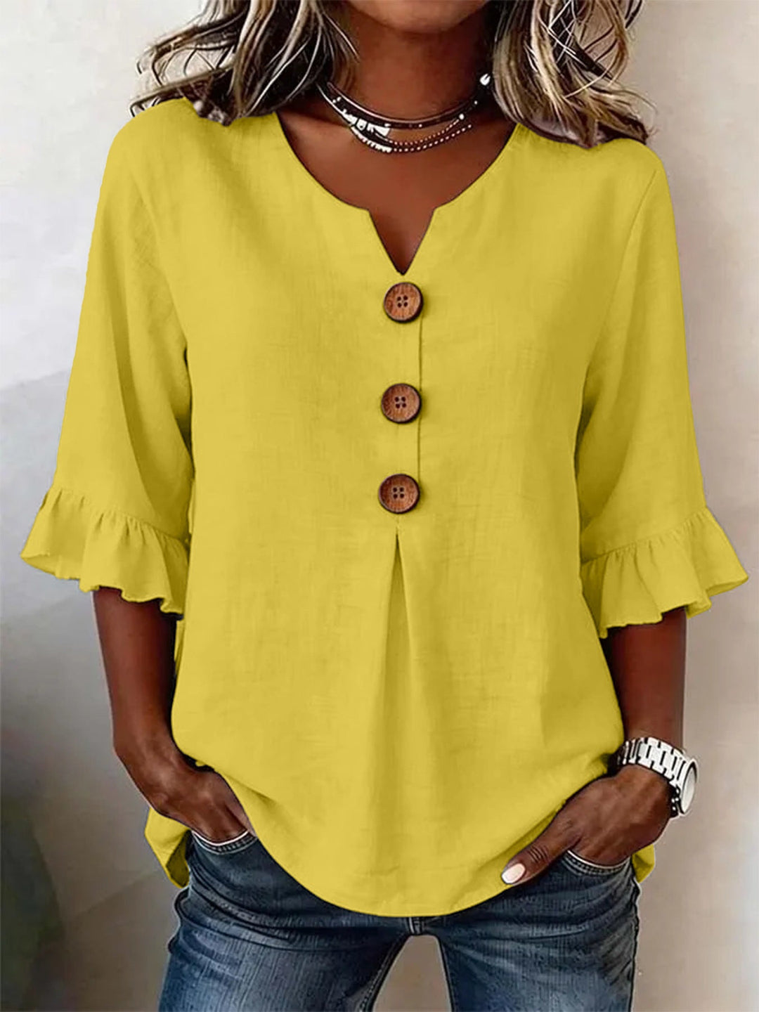 Soepelvallende Linnenlook Dames Blouse met Houtlook Knopen en Volantmouwen