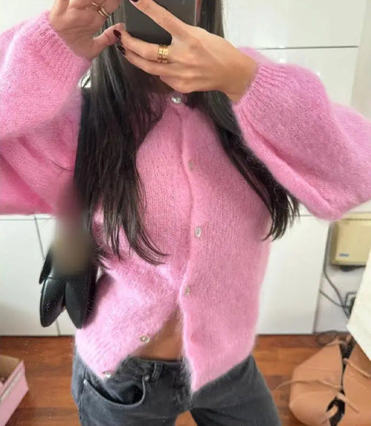 Lisetta | Fluffy Knit Cardigan met Parelknoop Detail