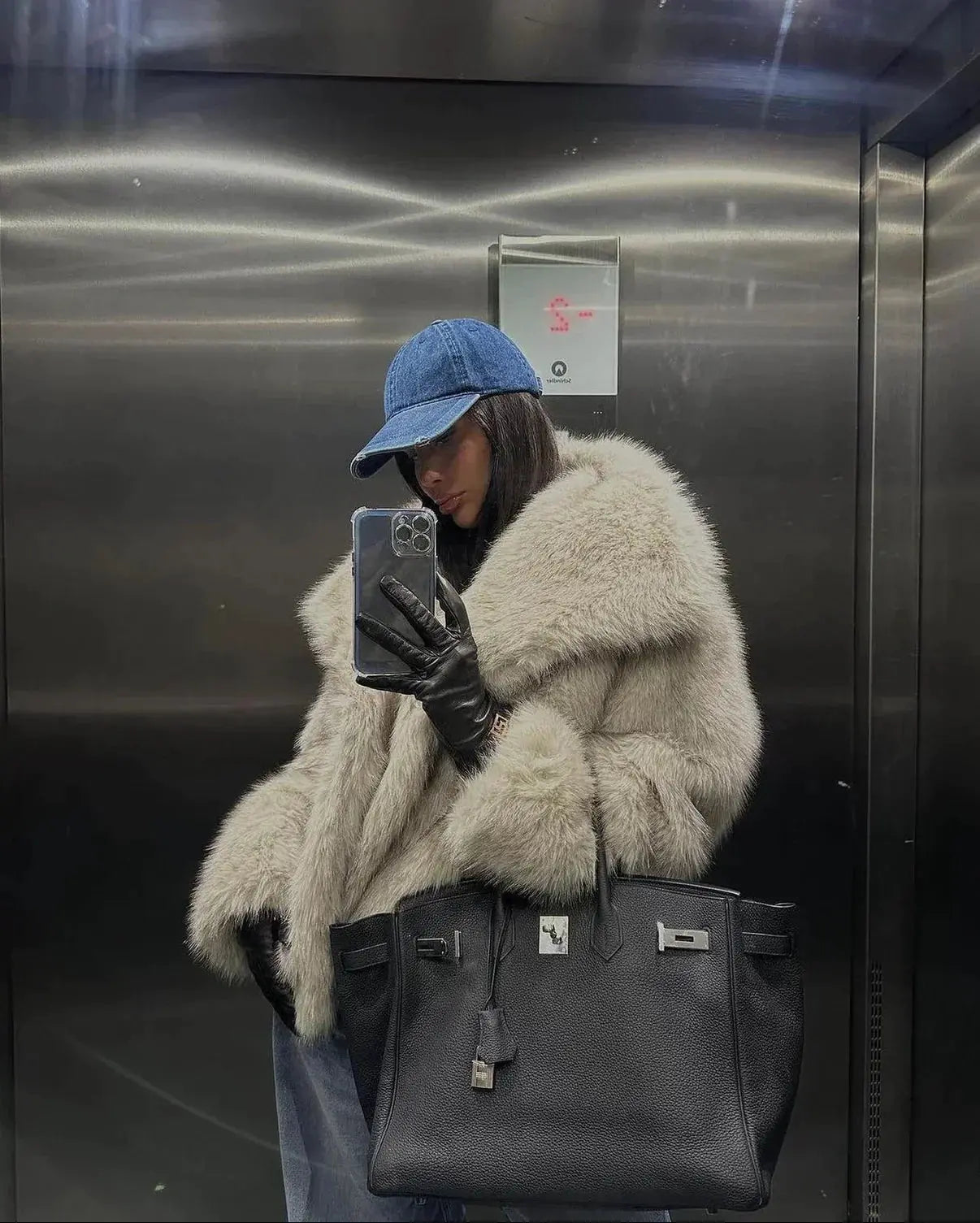 Luxe zachte dames jas met elegant faux fur design
