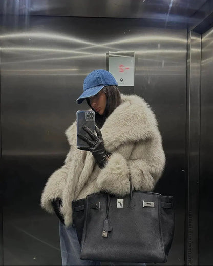 Luxe zachte dames jas met elegant faux fur design