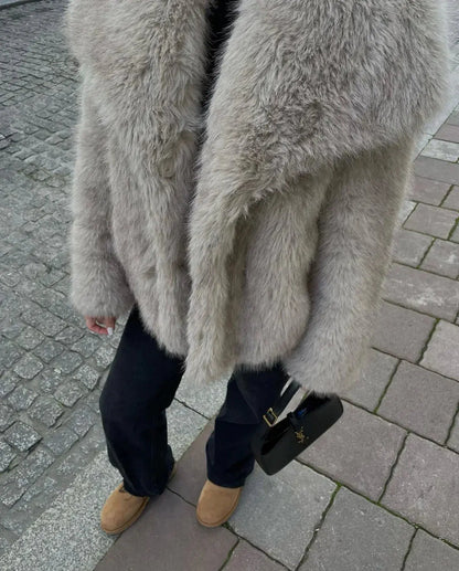 Luxe zachte dames jas met elegant faux fur design