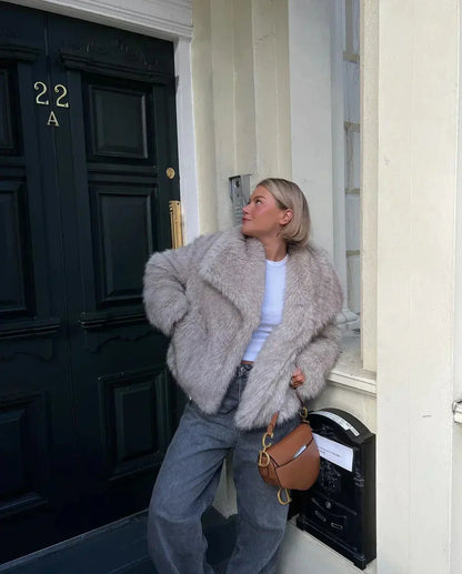 Luxe zachte dames jas met elegant faux fur design