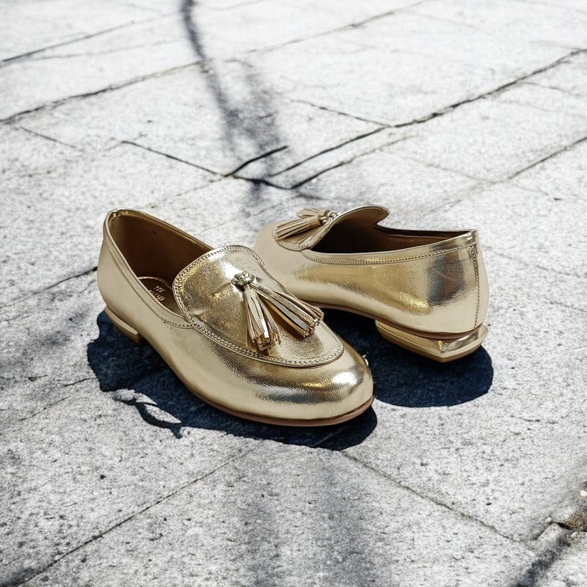 Mocassins dorés de luxe pour femmes avec pompons et semelle plate