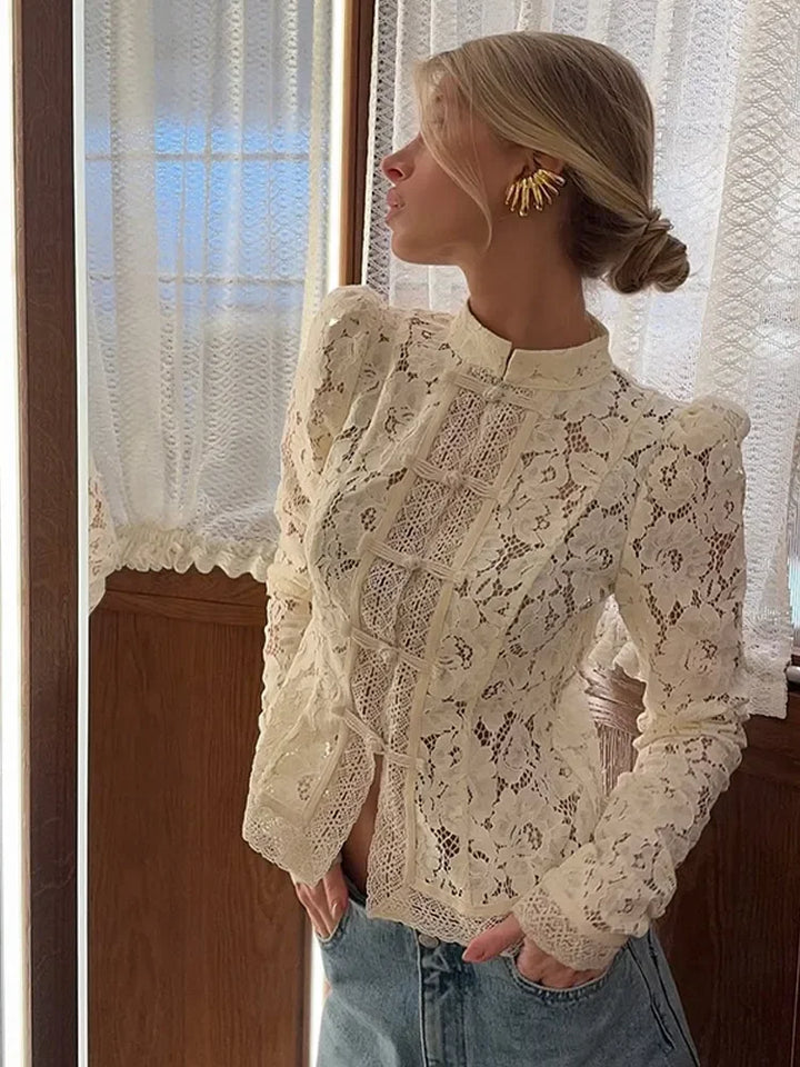 Chique przezroczysta damska bluzka koronkowa z kołnierzem stojącym