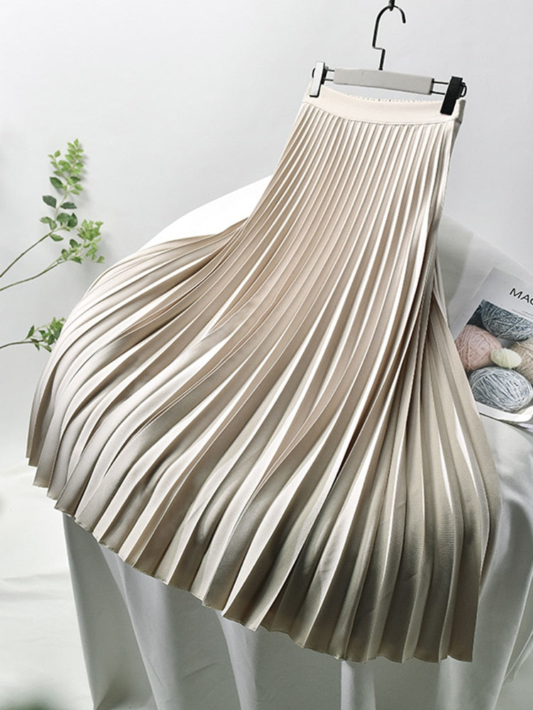 Levi | Shiny pleated skirt with high waist