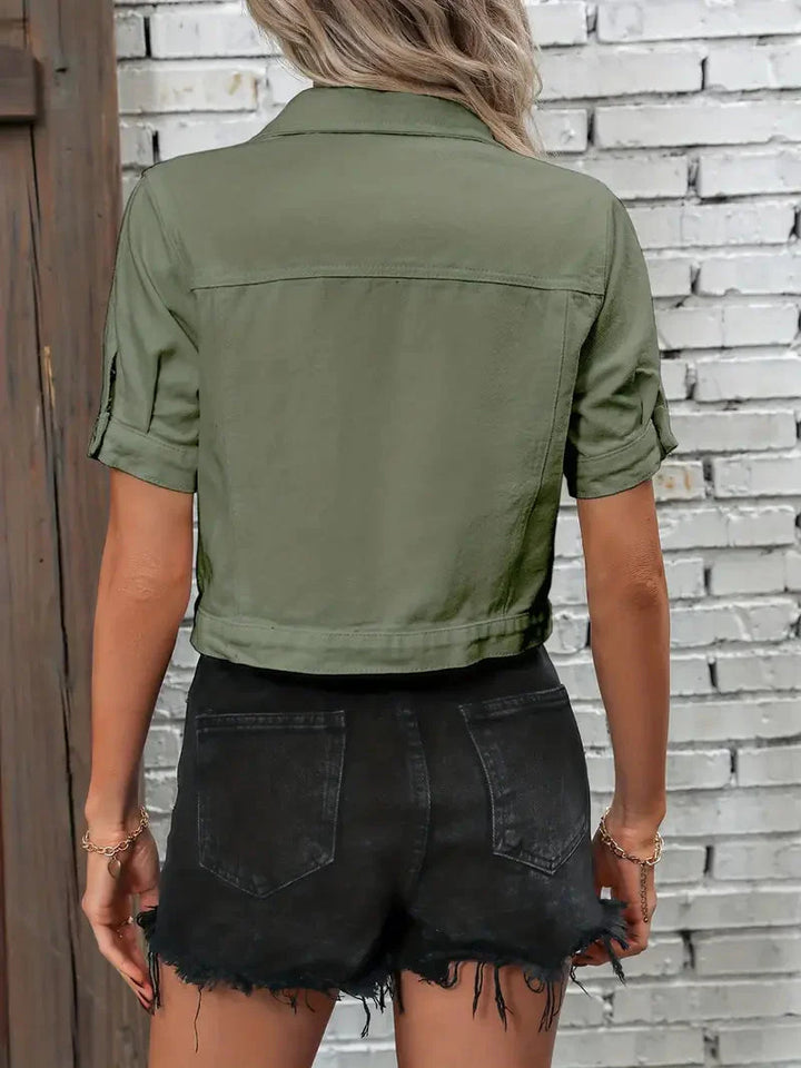 Dames Kort Denim Jas  met Knoopsluiting en Borstzakken