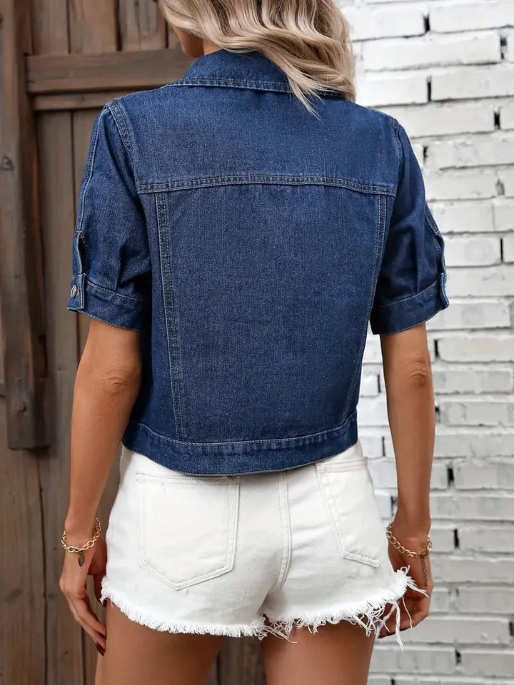 Dames Kort Denim Jas  met Knoopsluiting en Borstzakken