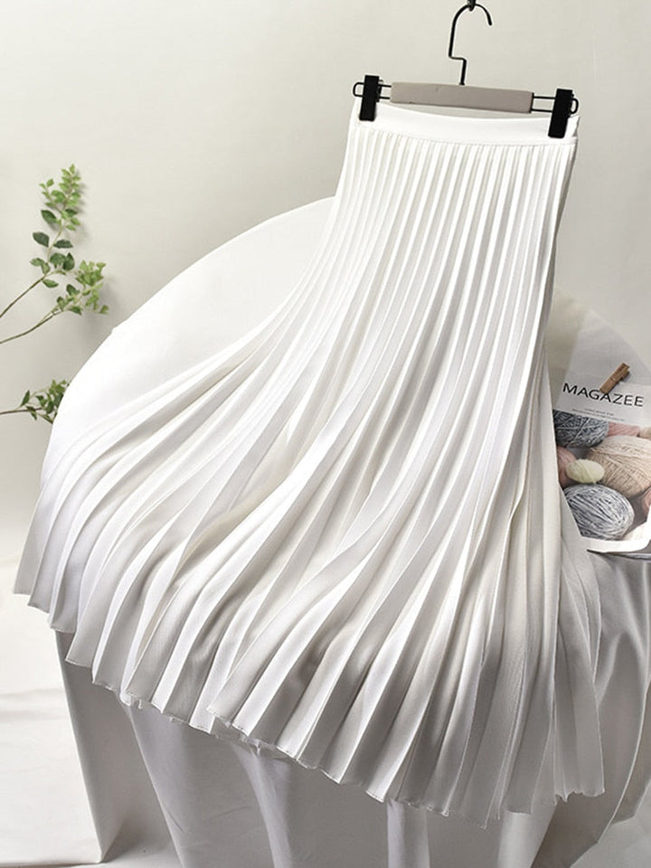 Levi | Shiny pleated skirt with high waist