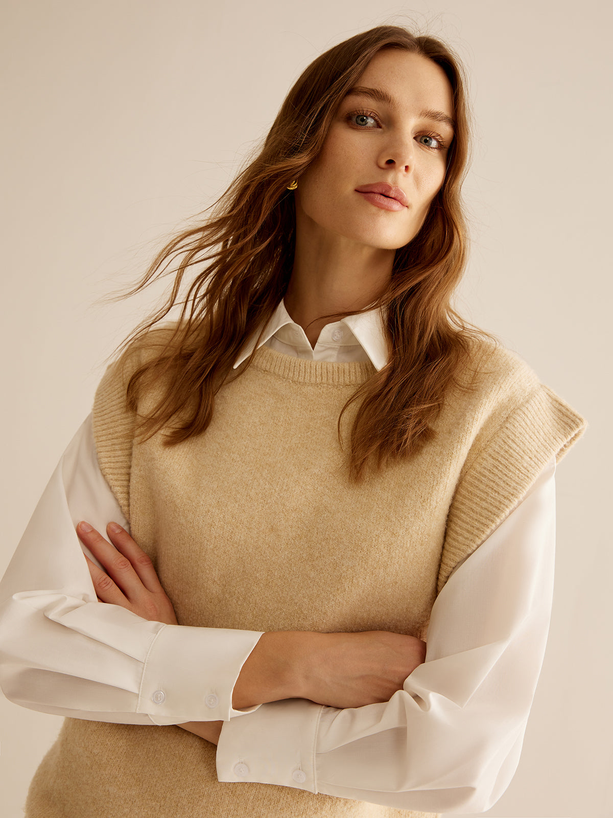 Warme Vrouwen Beige Gebreide Set met Mouwloos Vest en Mini Rok