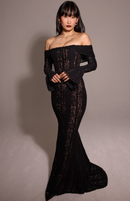 Chea | Luxe Off-Shoulder Kantjurk met Fishtail