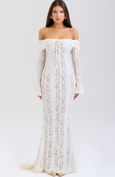 Chea | Luxe Off-Shoulder Kantjurk met Fishtail